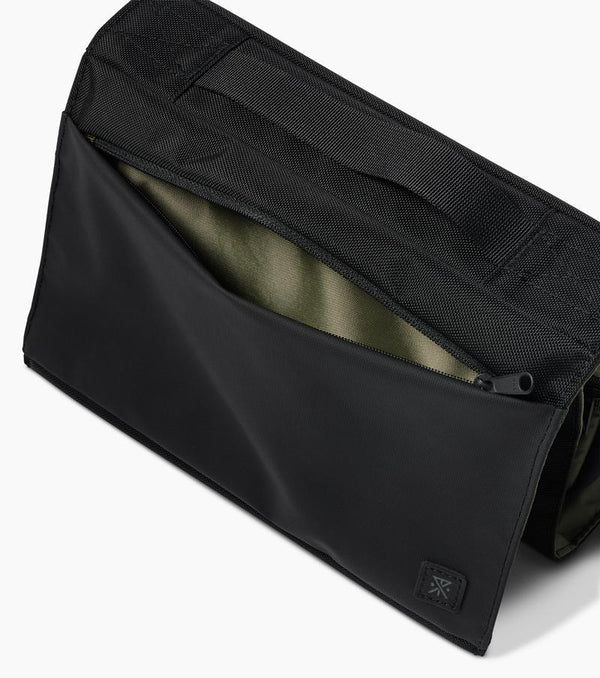 ROARK TRAVEL ROLL BAG BLACK