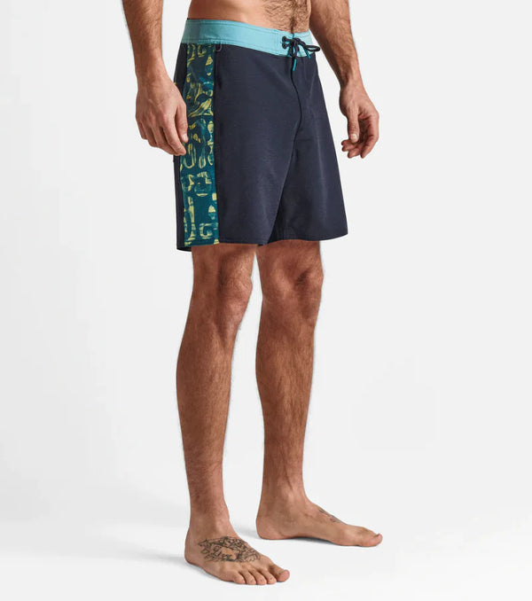 ROARK PASSAGE PANEL 17" BATIK DARK NAVY BOARDSHORT